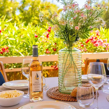 T2 Avec Terrasse A * Bandol